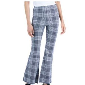 NWT TINSEL TOWN HIGH RISE FLARE BALCK AND WHITE PLAID 14w